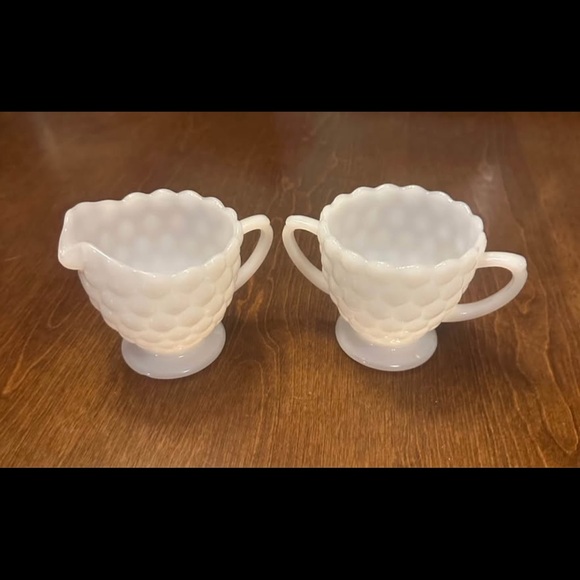 Vintage Anchor Hocking Bubble Milk Glass Cream and
Sugar Set - Picture 1 of 4